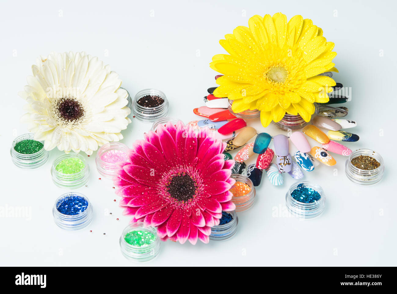 Tre vivacemente colorato flower manicure set Foto Stock