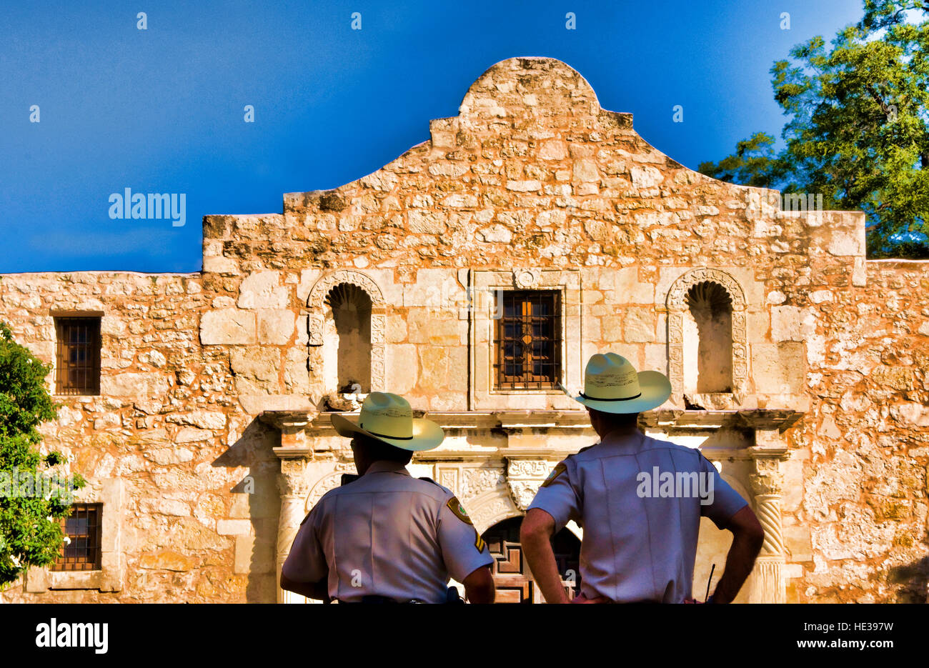 Missioni di San Antonio, Texas Rangers custodendo il Alamo (aka la missione di San Antonio de Valero), sito storico dello stato Foto Stock