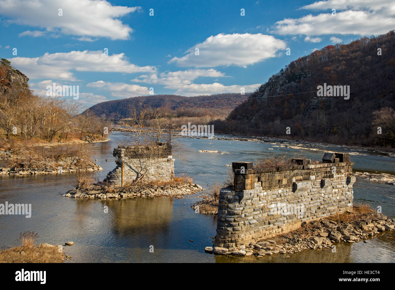 Harpers Ferry, WV - Il fiume Potomac alla confluenza con il fiume Shenandoah. A questo punto, Maryland, Virginia e West Virginia si incontrano. Foto Stock