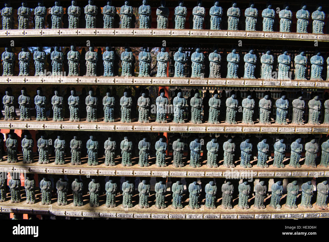 Statue in miniatura a Sanzen-nel tempio, O'hara, prefettura di Kyoto, Giappone Foto Stock