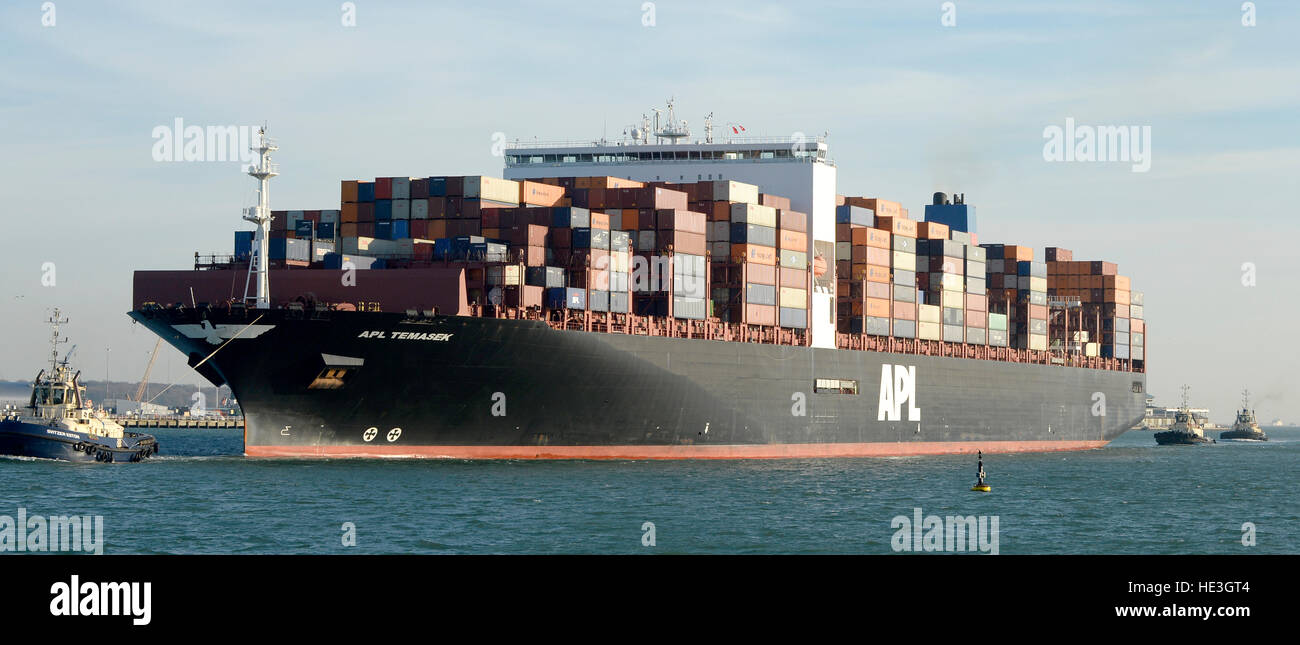 APL contenitore Temasek nave arriva a Southampton Docks, Southampton acqua, Southampton, Hampshire, Inghilterra, Regno Unito. Foto Stock