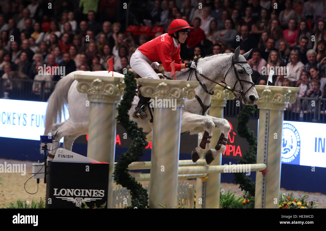 Victoria Pendleton compete nel Markel Champions Challenge in aiuto dei feriti Fantini fondo durante il giorno quattro del London International Horse Show a Olympia di Londra. Stampa foto di associazione. Picture Data: venerdì 16 dicembre, 2016. Vedere PA storia Olympia equestre. Foto di credito dovrebbe leggere: Steve Parsons/PA FILO Foto Stock