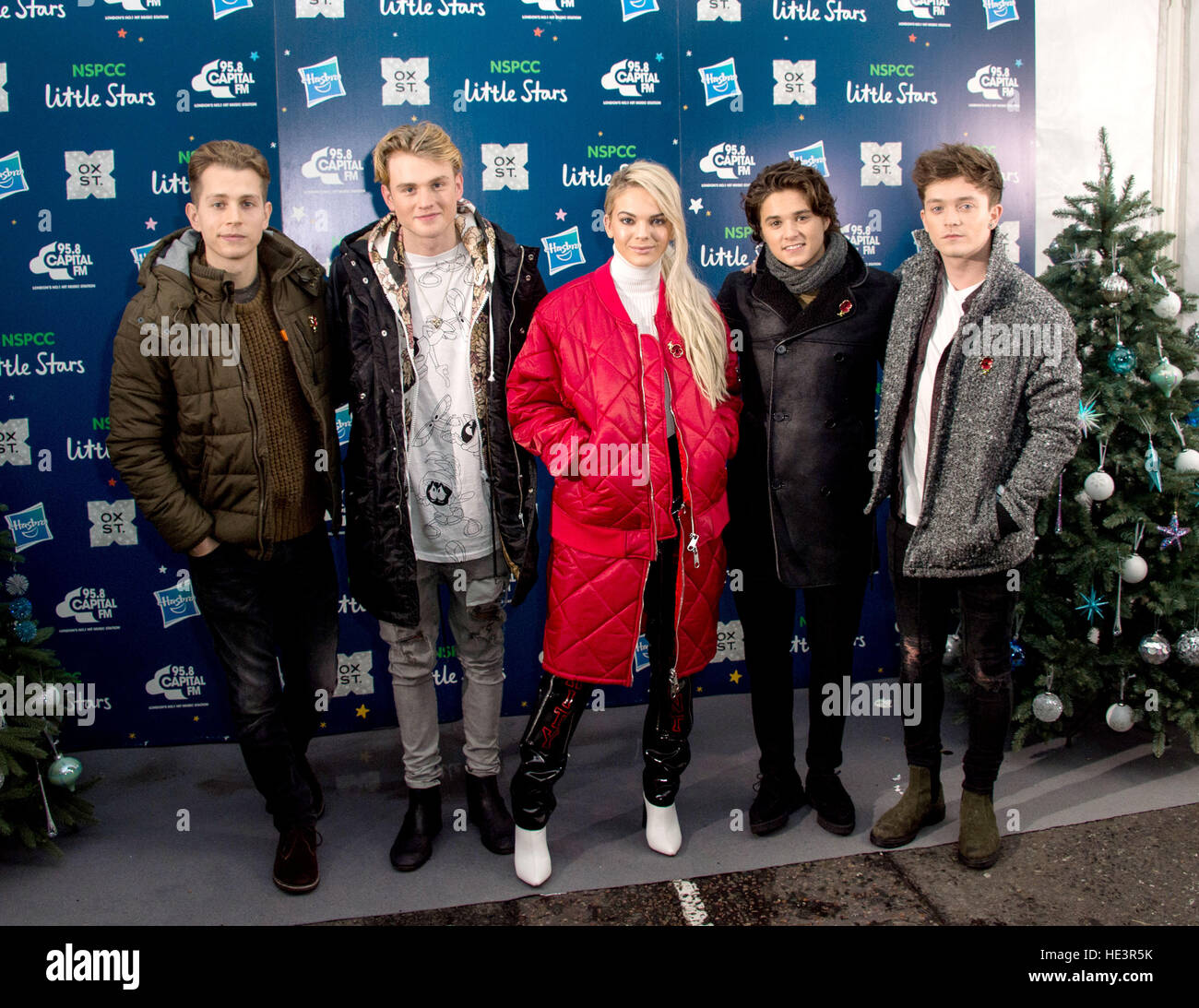 Louisa Johnson e le tomaie presenti alla cerimonia per accendere le strade di Oxford Le luci di Natale, su Oxford Street, Londra. Dotato di: Louisa Johnson, le tomaie, Connor Sfera, Tristan Evans, James McVey, Brad Simpson dove: Londra, Regno Unito quando: Foto Stock