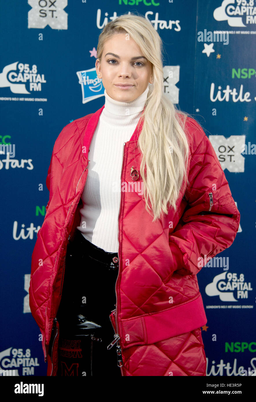 Louisa Johnson presenti alla cerimonia per accendere le strade di Oxford Le luci di Natale, su Oxford Street, Londra. Dotato di: Louisa Johnson dove: Londra, Regno Unito quando: 06 Nov 2016 Foto Stock