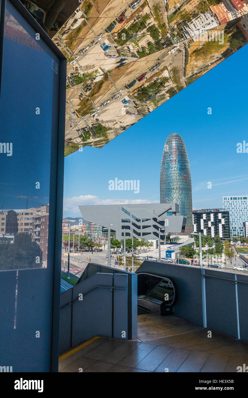 Jean Nouvel la Torre Agbar di Barcelona, Spagna è un 38-storia / grattacielo Torre. Foto Stock