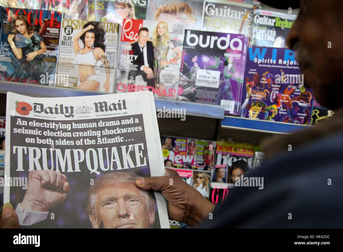 Quotidiano britannico della reazione alle elezioni presidenziali americane. Con il presidente eletto, Donald Trump, che figurano sulla copertina del Regno Unito quotidiani con: atmosfera, Donald Trump dove: Londra, Regno Unito quando: 10 Nov 2016 Foto Stock