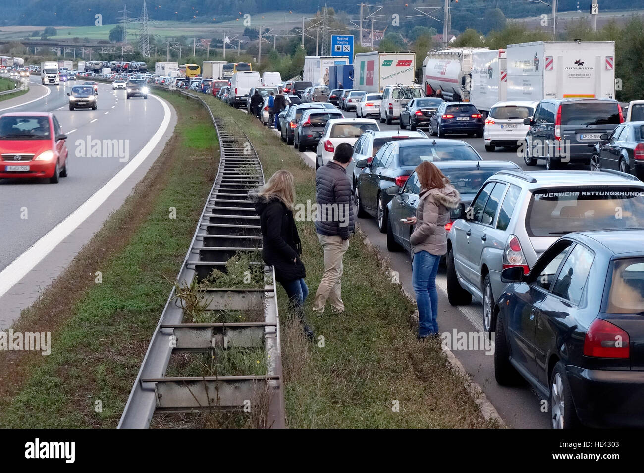 La congestione del traffico su autostrada, Greding, Germania. Foto Stock