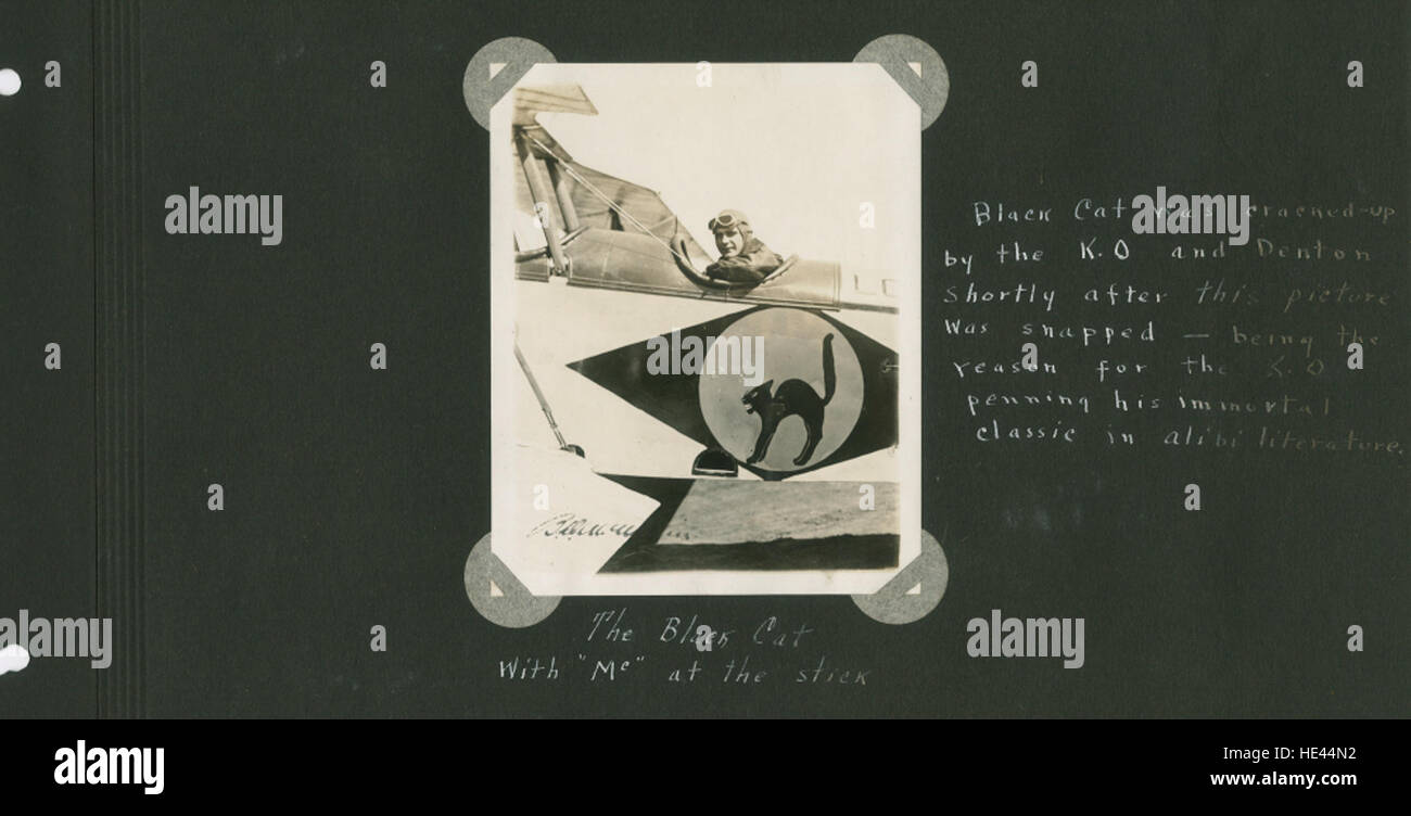 Questa immagine è una rappresentazione di un'epoca passata, che cattura l'essenza di un momento antico o storico. La fotografia riflette un senso di antichità e storia, concentrandosi su un oggetto o una scena che collega gli spettatori al passato. Il suo stile monocromatico si aggiunge alla sua qualità vintage, sottolineando il passare del tempo. Foto Stock