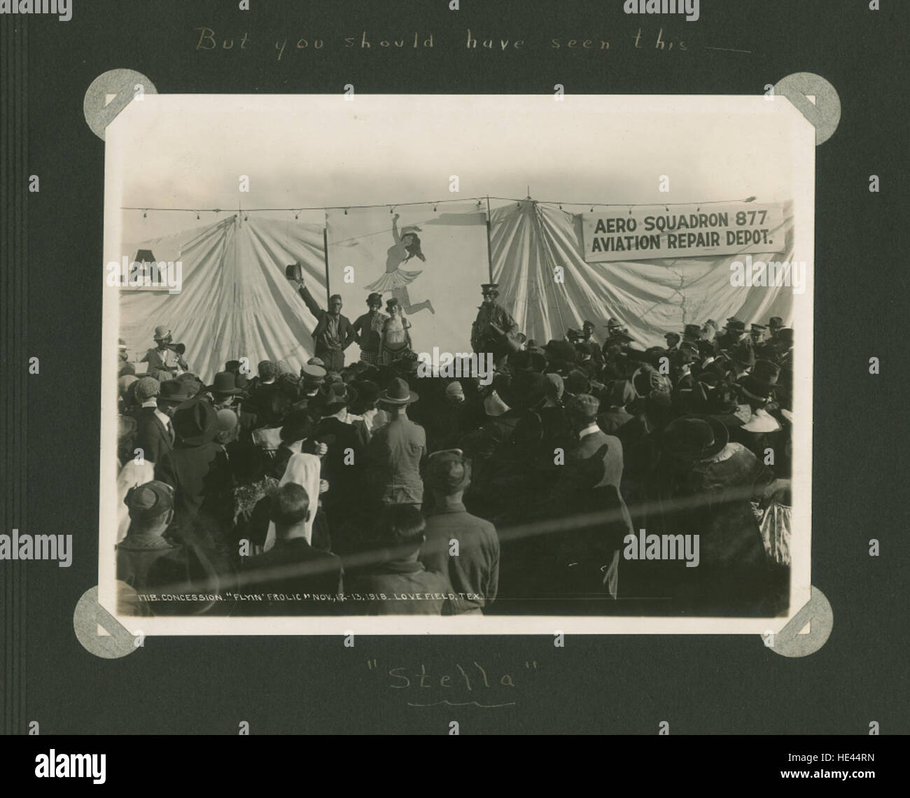 Questa immagine storica cattura una scena antica, offrendo uno sguardo ai tempi passati. L'immagine, probabilmente raffigurante un momento storico significativo, presenta una rappresentazione accurata della storia passata con notevole chiarezza. Foto Stock