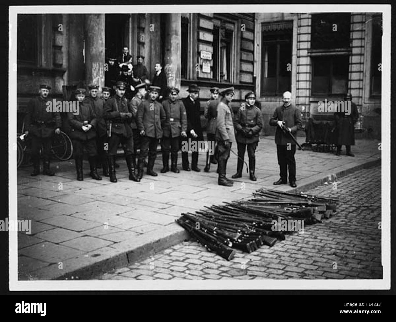 Il governo tedesco truppe raggiungere Dusseldorf e mettere giù il Spartacists Foto Stock