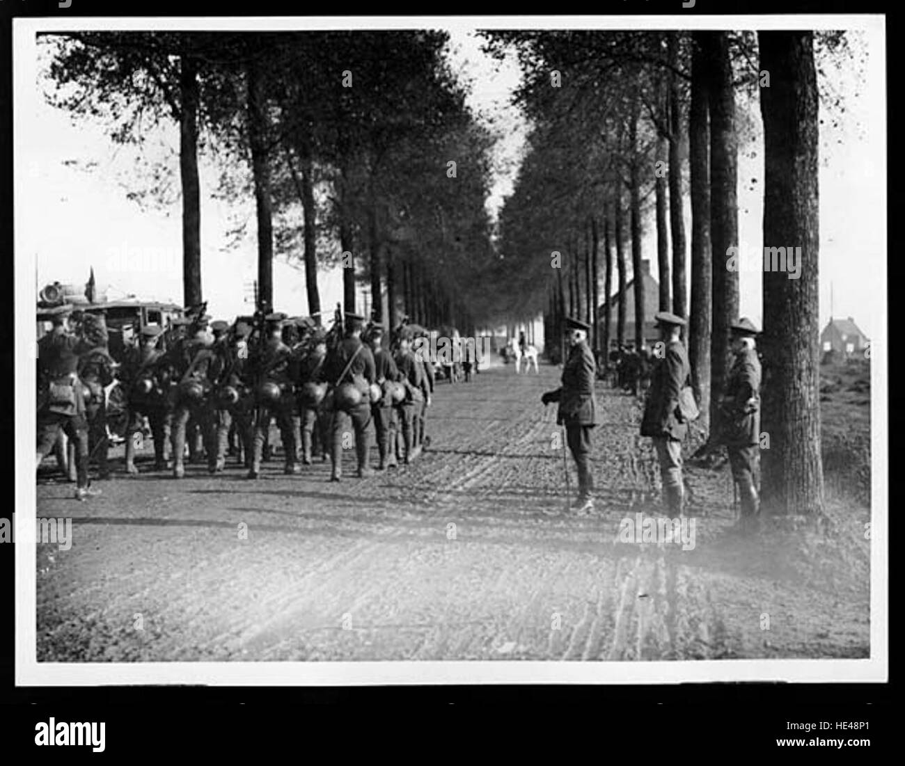 I soldati irlandesi marzo passato il duca di Connaught e generale Foto Stock