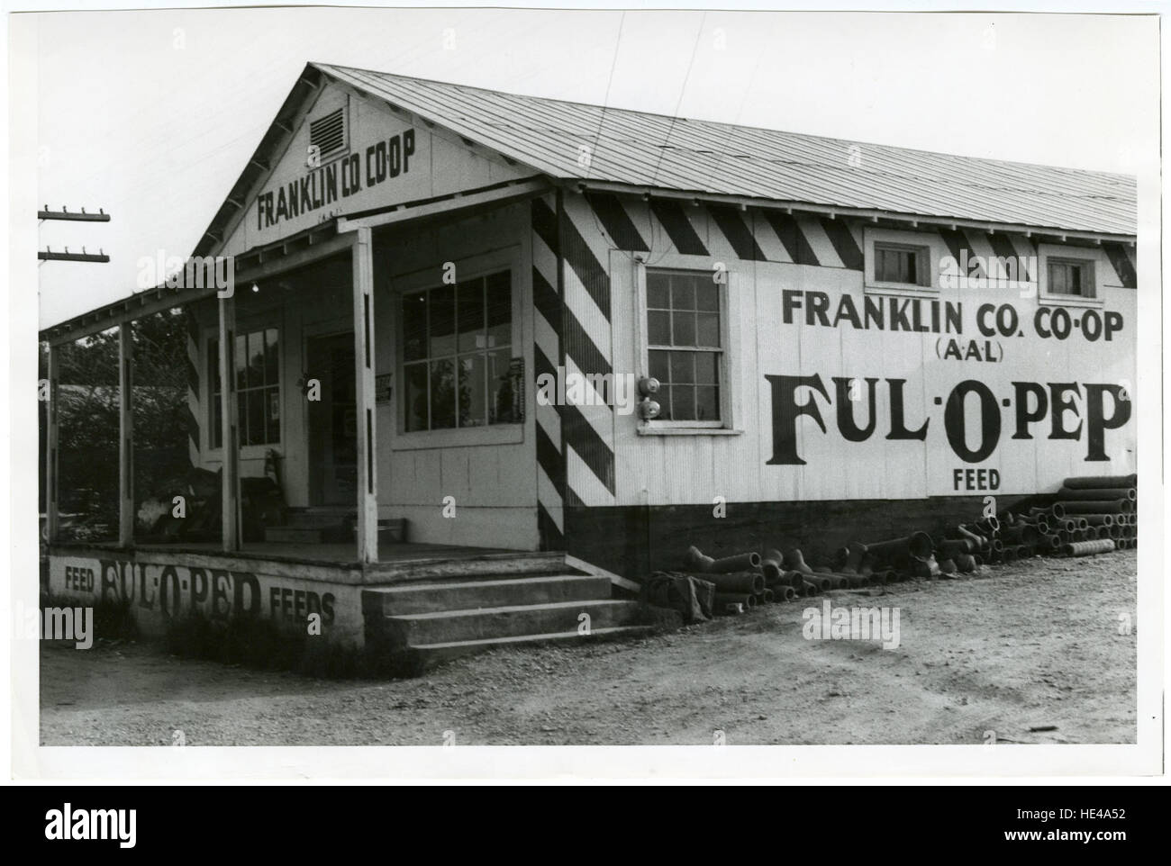 La Franklin Co Co-op, una storica organizzazione cooperativa, rappresenta gli sforzi della comunità nell'America rurale. Questa immagine vintage mostra il ruolo della cooperativa nel sostenere l'agricoltura e il commercio locali, evidenziandone l'impatto sulle economie delle piccole città. Foto Stock