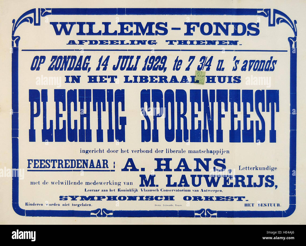 Un manifesto pubblicitario di Willemsfonds Tienen, risalente al 1929, che mostra il significato culturale e storico dell'organizzazione nella promozione dell'istruzione e del benessere della comunità nella regione. Foto Stock