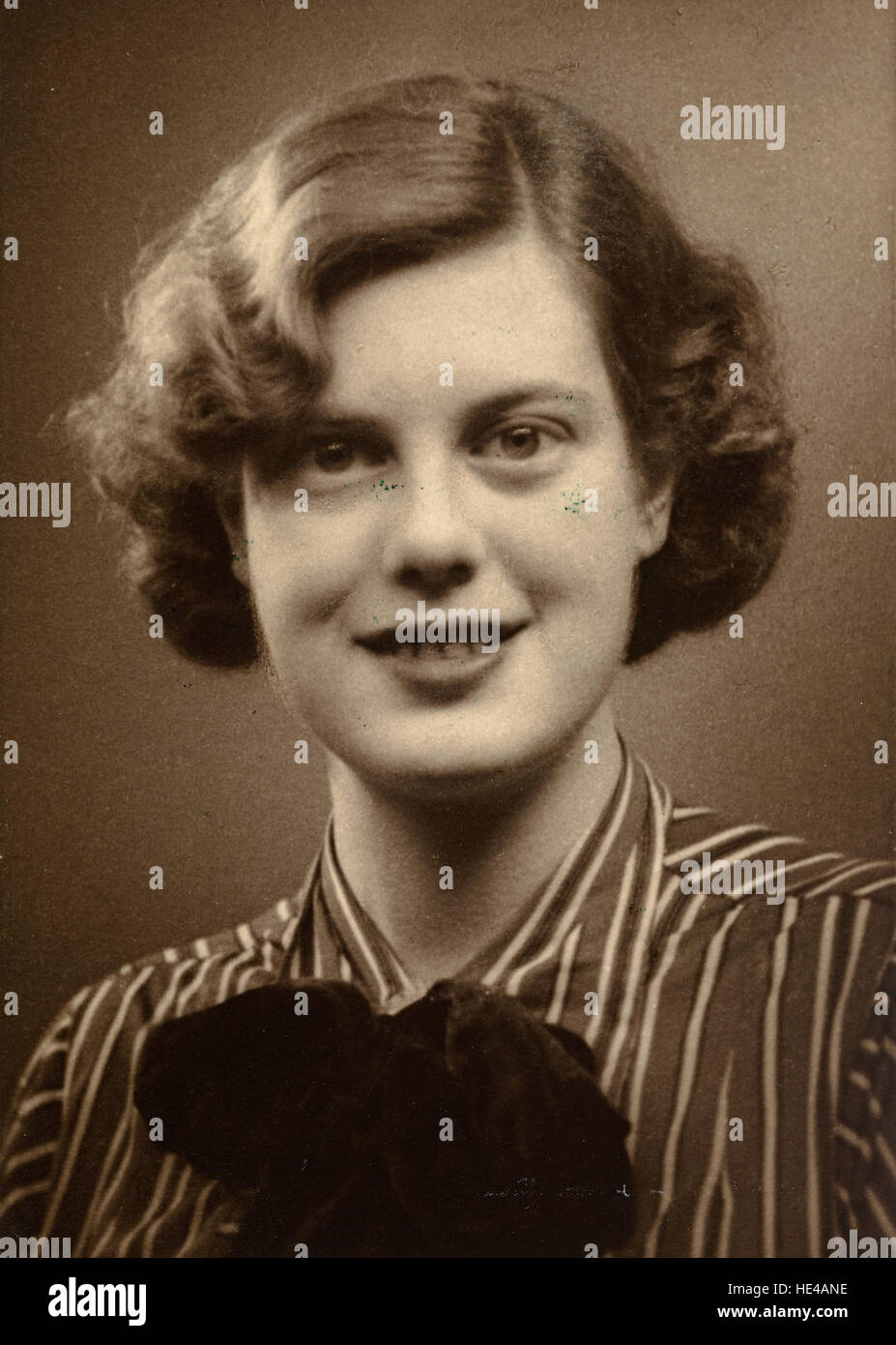 Un ritratto di Ebba Haslund come studente a Oxford, 1936. Haslund, una rinomata scrittrice norvegese, è ritratta in gioventù, contribuendo all'eredità culturale della Norvegia nella letteratura e nelle arti Foto Stock