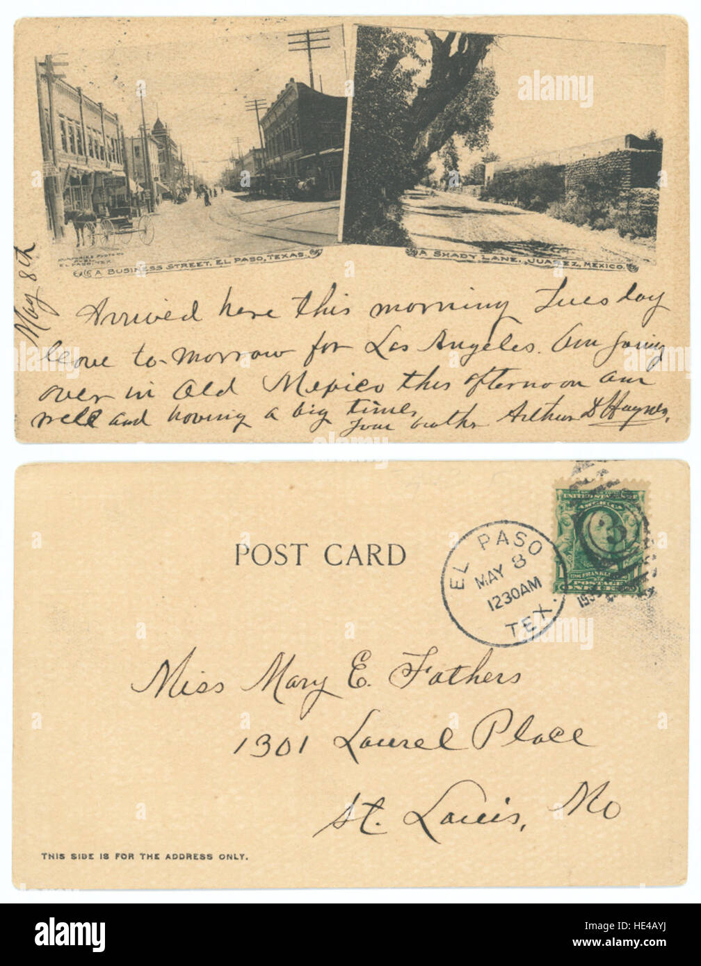 Questa immagine storica cattura una strada commerciale a El Paso, Texas, che guarda verso un vicolo ombreggiato a Juarez, Messico. La scena mostra edifici commerciali, negozi e attività di strada tipiche della regione di confine messicano-americano, con carrozze, carri e cavalli che si aggiungono all'atmosfera vivace dell'epoca. Foto Stock