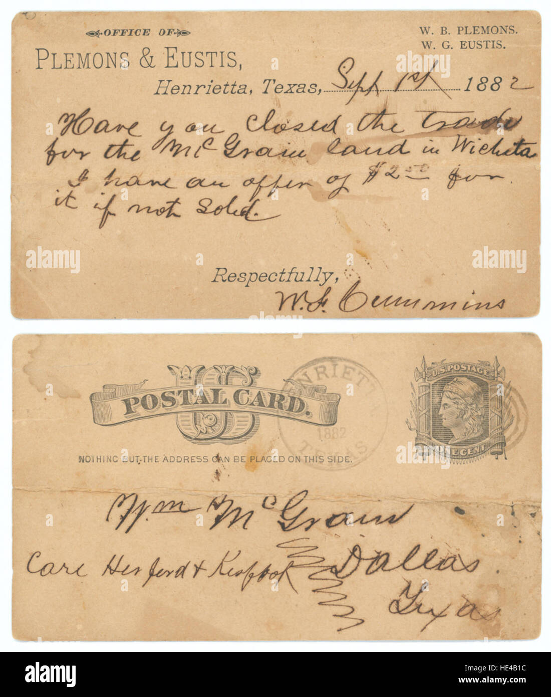 Questa immagine storica mostra l'ufficio di Plemons & Eustis a Henrietta, Texas. L'ufficio è stato coinvolto nella vendita di terreni pubblici e ha un significato storico per il primo sviluppo della regione. Foto Stock