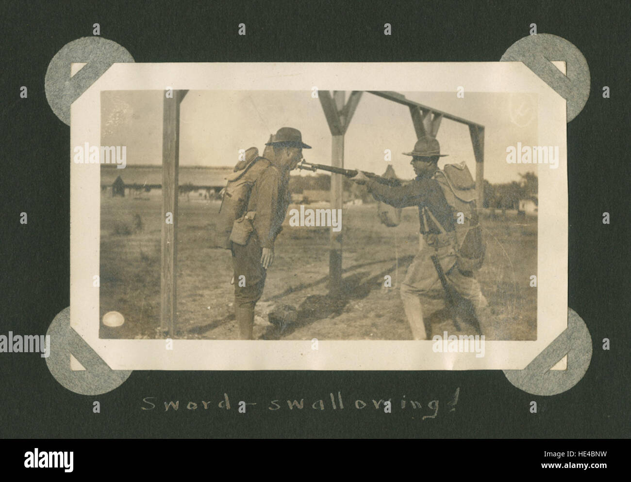 Questa immagine fa parte di un archivio storico identificato con il codice *a2014 0020 3 4 04 003*. Offre uno scorcio di un'epoca passata, rappresentando un momento storico o culturale catturato nel tempo. Foto Stock