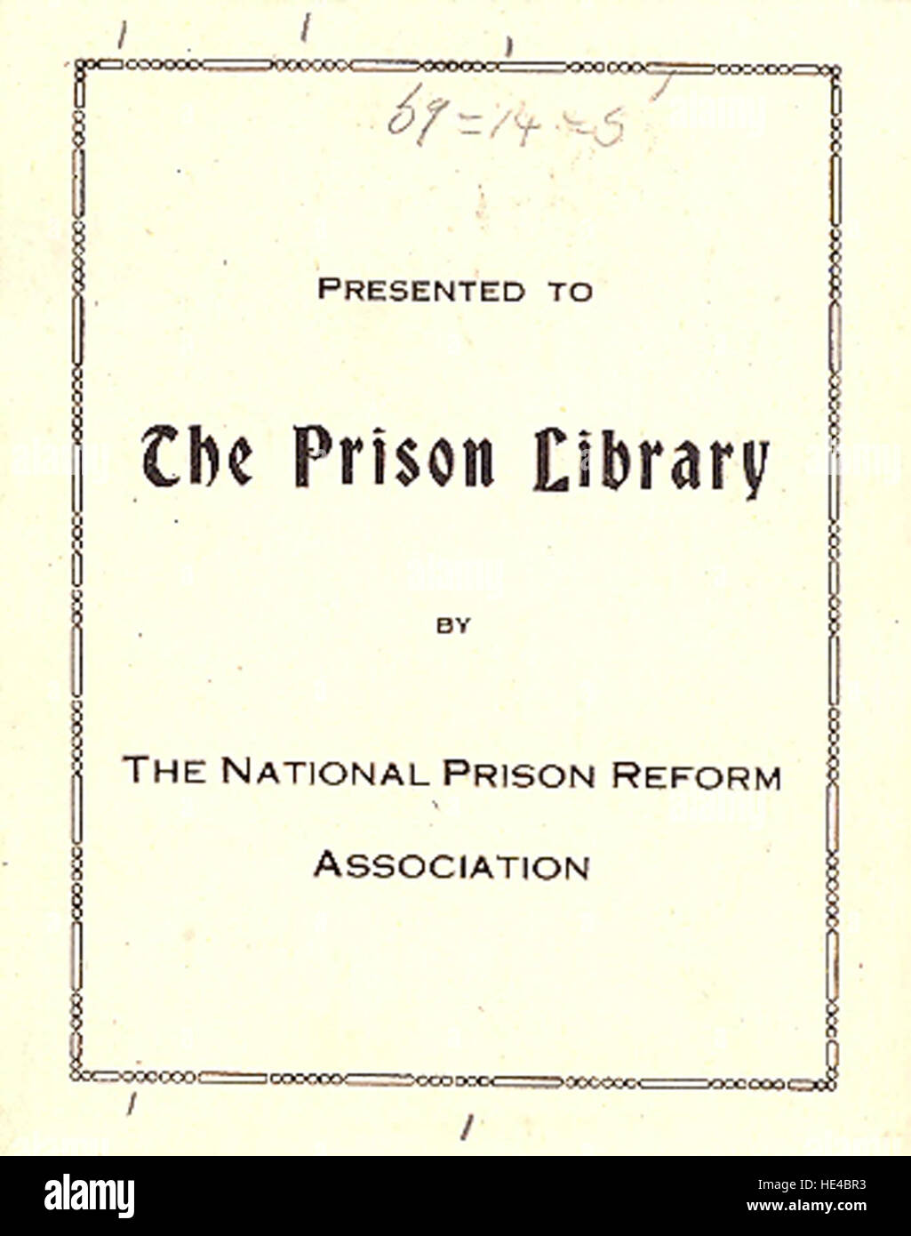 Questa immagine presenta una scena storica di un tempo precedente, probabilmente documentando un evento o un momento significativo. La fotografia riflette un importante punto storico, che racchiude un periodo antico o passato attraverso le sue immagini. Foto Stock