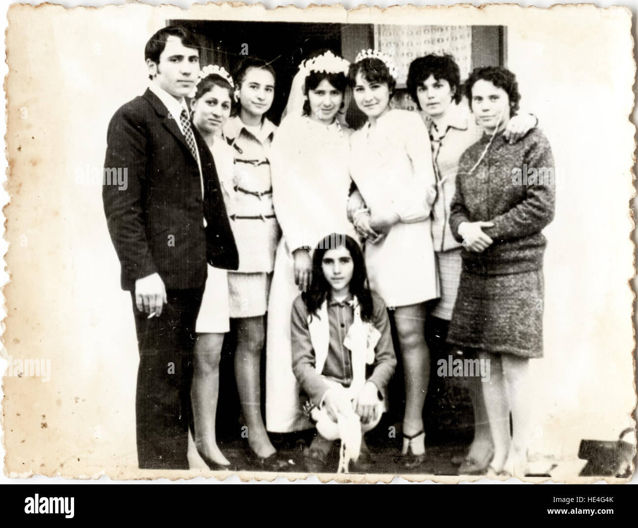 Una stampa dall'Archivio Costica Acsinte che mostra un matrimonio rumeno, catturando costumi e abiti tradizionali rumeni Foto Stock