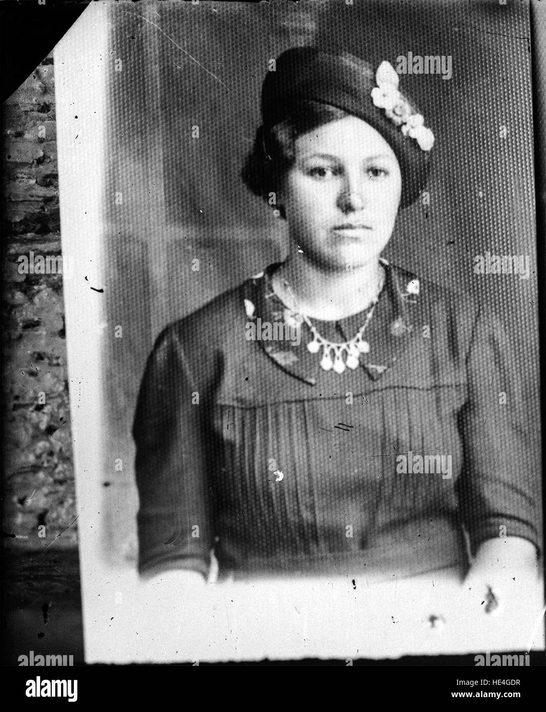 Tre ritratti storici dall'Archivio Costica Acsinte, una collezione di fotografie di lastre di vetro rumene dell'inizio del XX secolo. Foto Stock