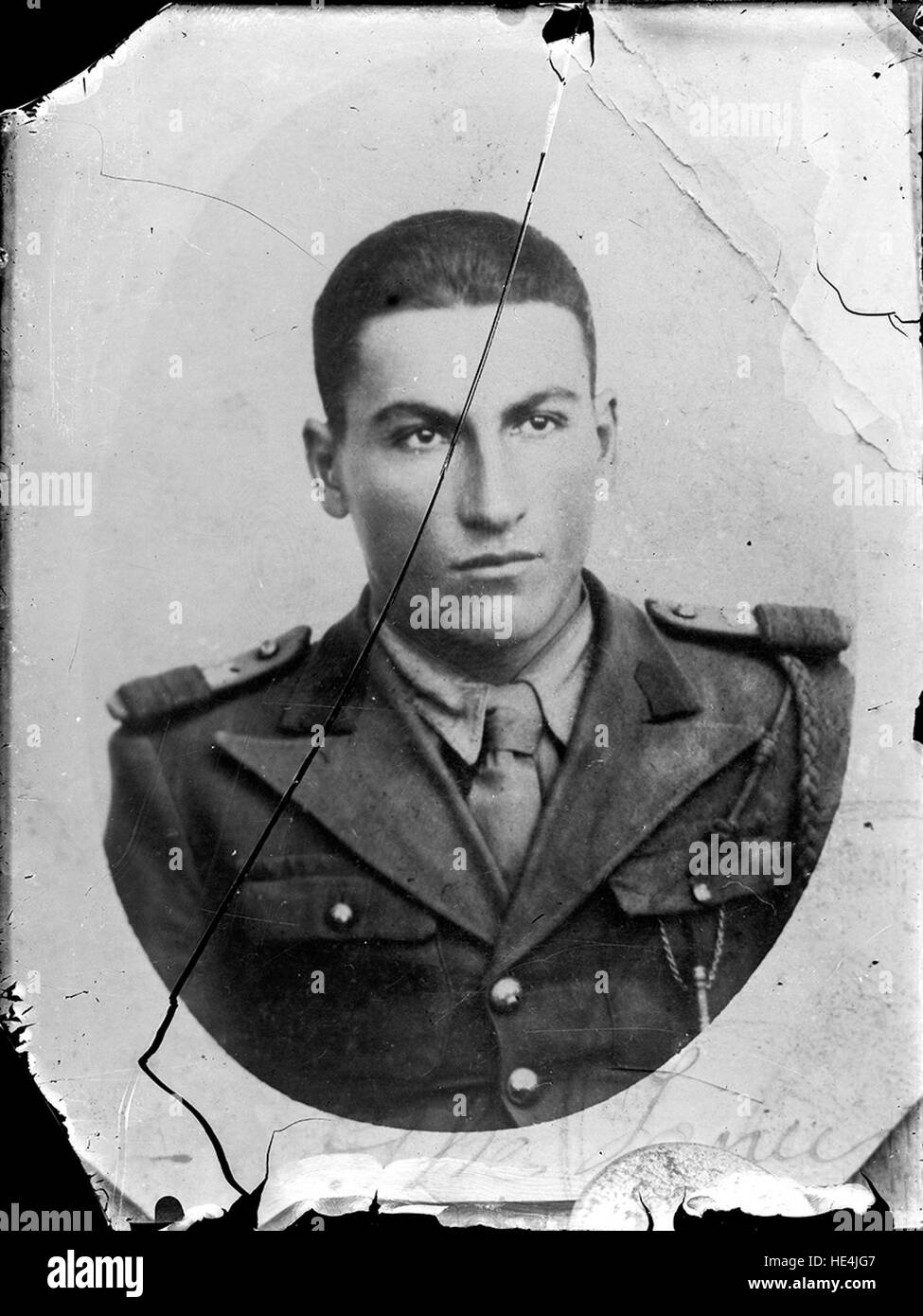 Riproduzione di un ritratto di uomo, catturato su lastra di vetro, 20141011, Archivio Costica Acsinte, Ialomita, Romania Foto Stock