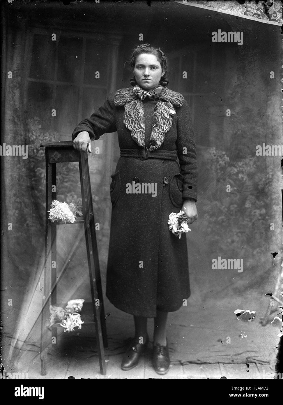 Donna, immagine storica, 8 gennaio 2015, Ialomița Acsinte Archive, Costică, Romania, lastra di vetro Foto Stock