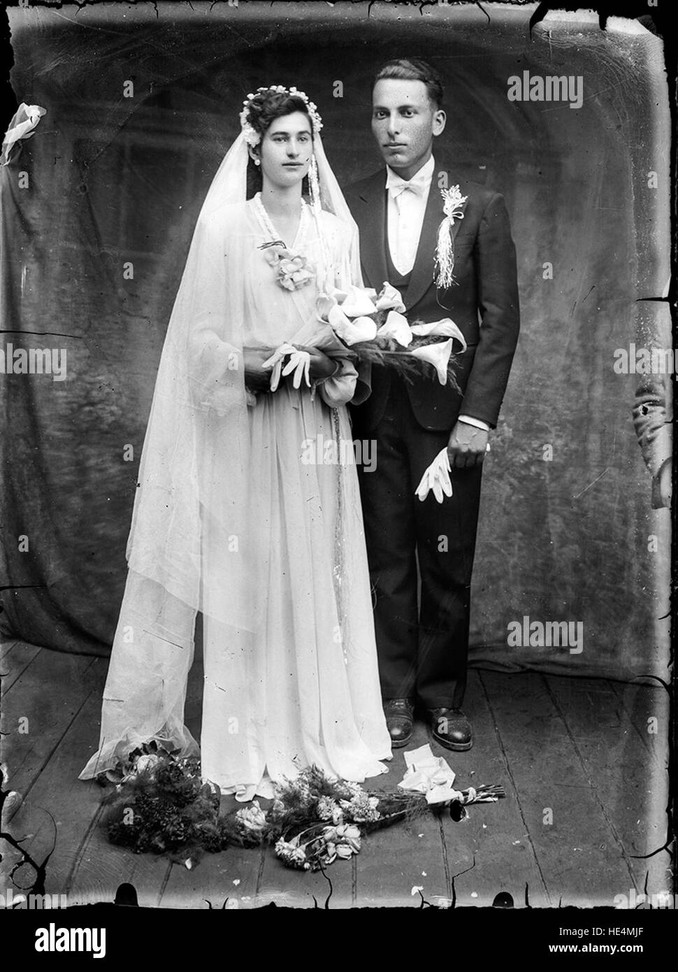 Una fotografia di una donna di nome Miri di Ialomita, Romania, scattata all'inizio del XX secolo. L'immagine mette in evidenza la vita rurale rumena e l'abbigliamento tradizionale. Foto Stock