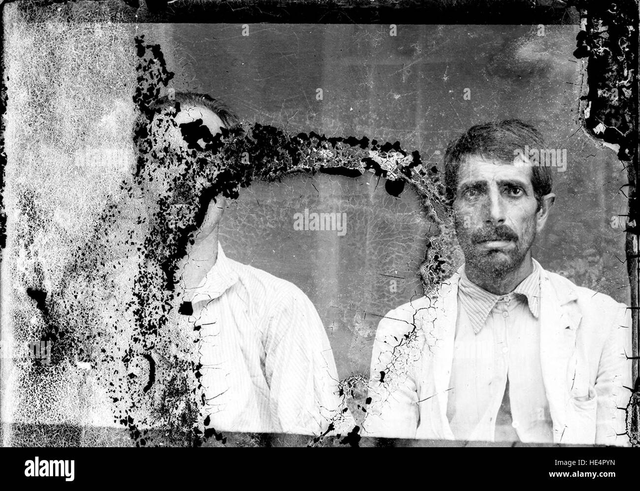 Due fotografie ritratte scattate a Ialomița, Romania, dall'Archivio Costică Acsinte, che mostrano la cultura e la storia rumene. Foto Stock