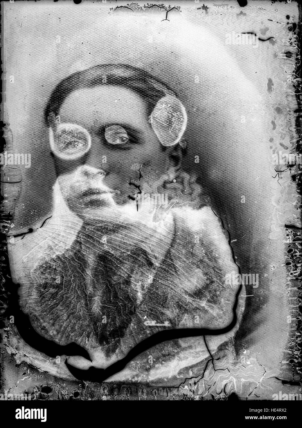Ritratto dell'uomo riprodotto dall'originale catturato su lastra di vetro da Costica Acsinte a Ialomita, Romania Foto Stock