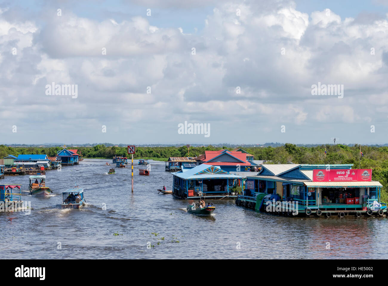 Il Tonle Sap villaggio galleggiante Foto Stock
