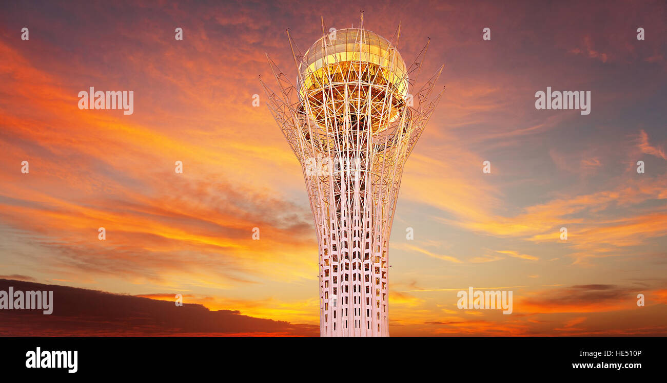 Ad Astana, Kazakistan - Luglio 05, 2016: Torre di Bayterek è il principale simbolo del Kazakistan nella città di Astana, Kazakistan sulla luglio 05, 2016. Foto Stock