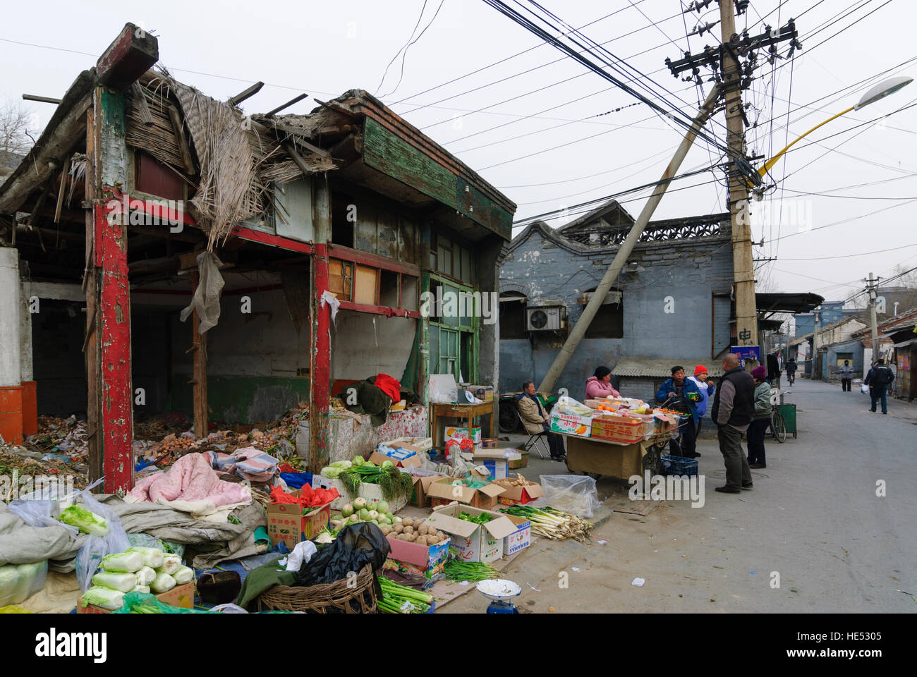Pechino: Hutong (tradizionale quartiere residenziale) prima di demolizione, Pechino, Cina Foto Stock