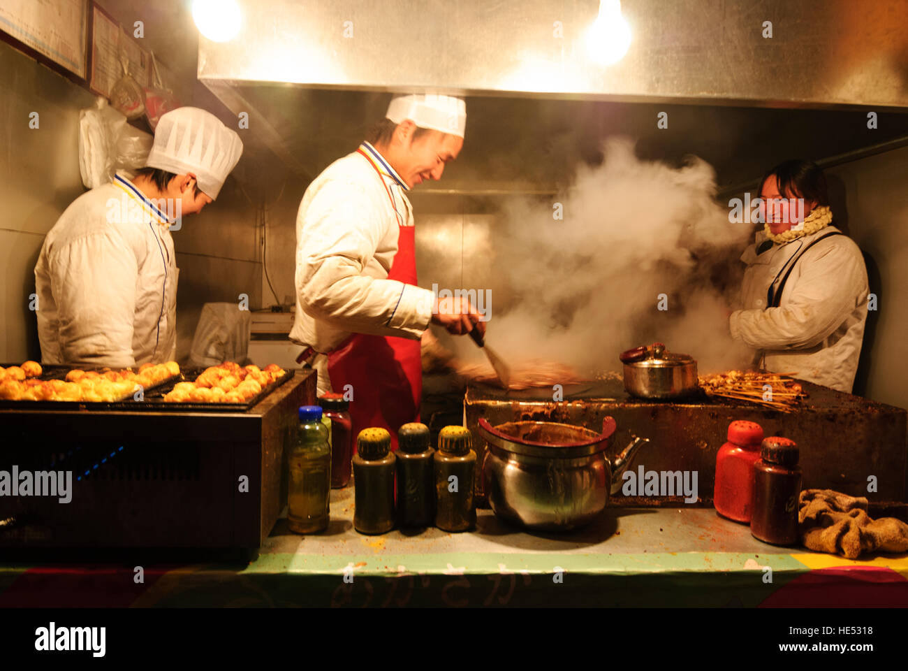 Lanzhou: stand alimentari di sera, Gansu, Cina Foto Stock