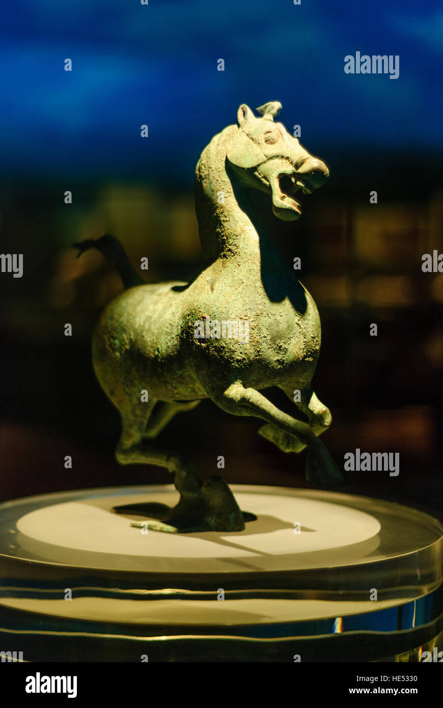 Lanzhou: provincia di Gansu museo; Flying Horse di Wuwei, bronzo, Est della dinastia Han (25-220 AD), Gansu, Cina Foto Stock