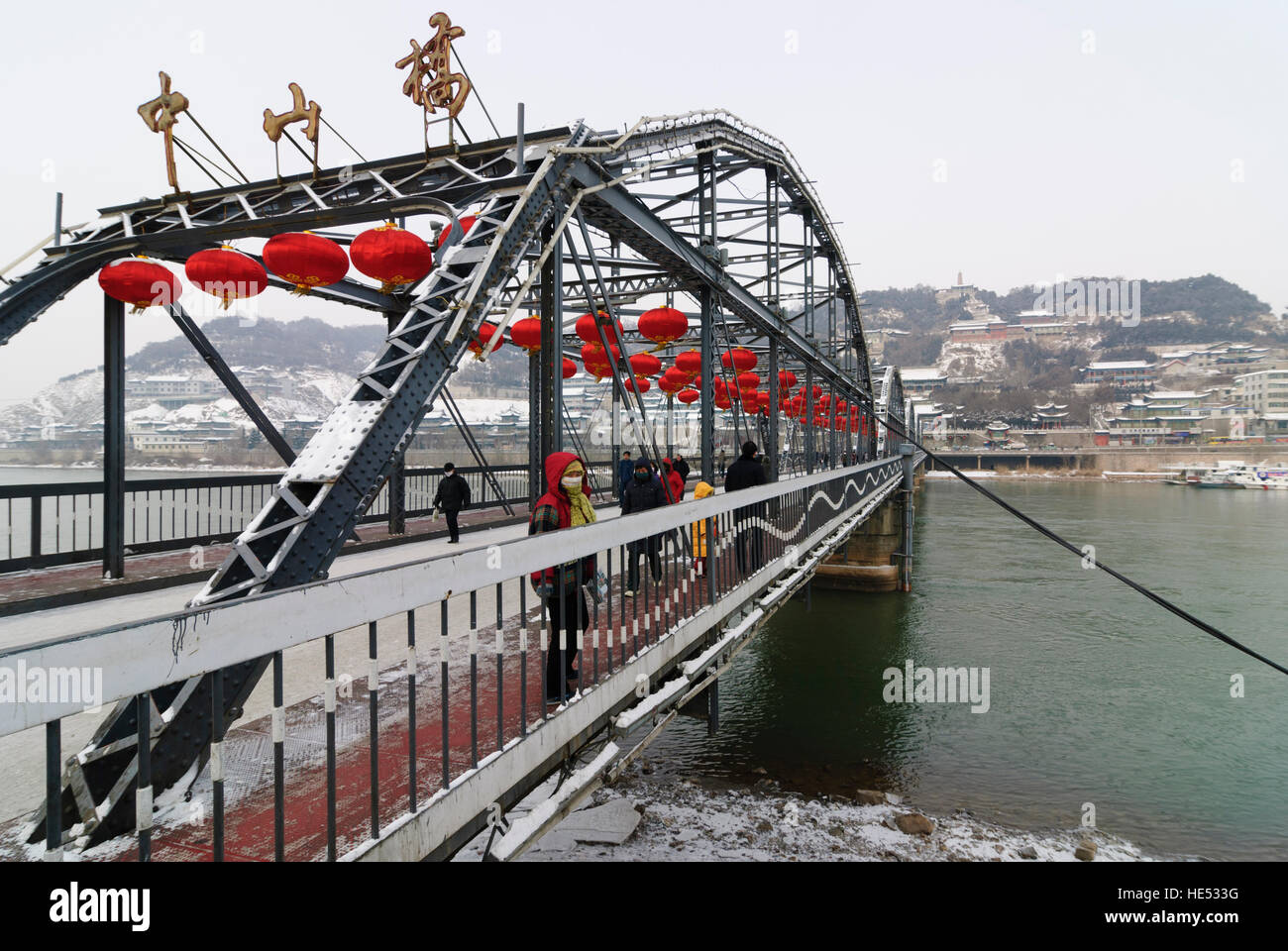 Zhongshan ponte sopra il fiume Giallo (Huang He) con lanterne per il nuovo anno festival Foto Stock