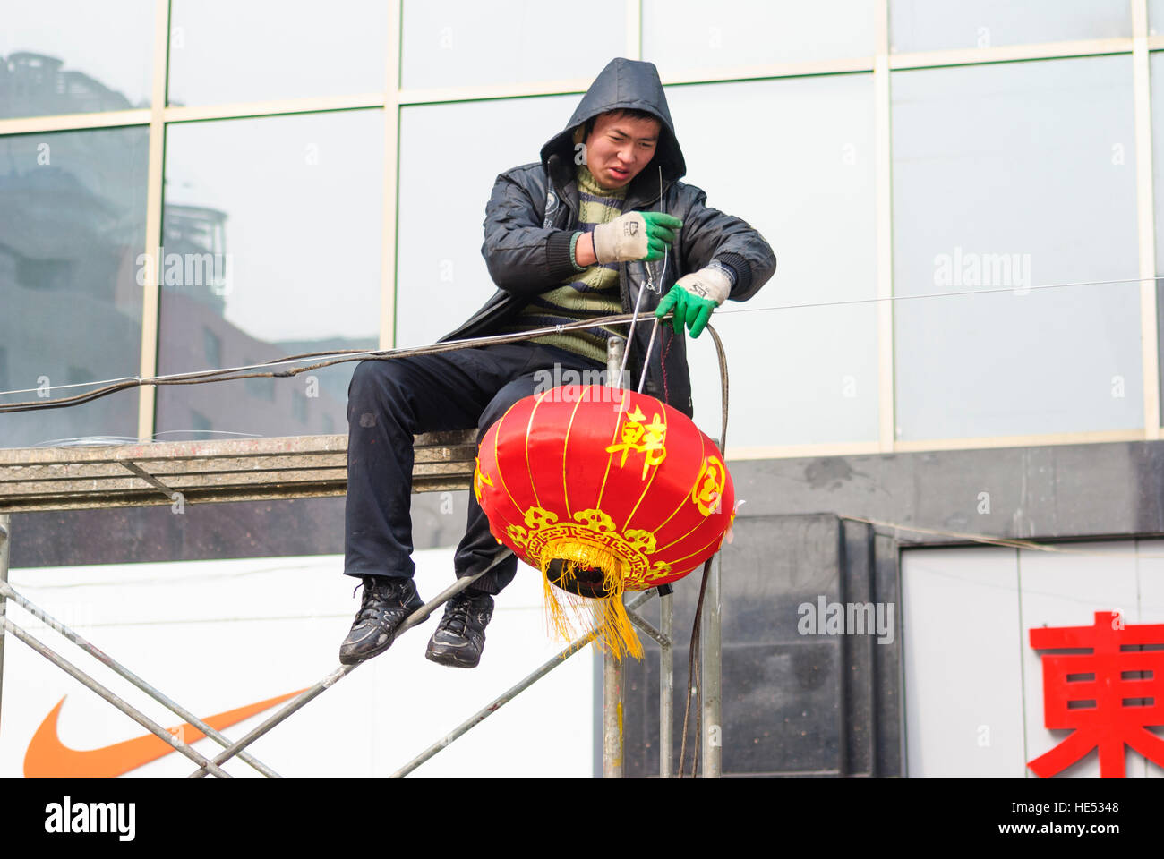 Preparare le decorazioni per il nuovo anno festival Foto Stock