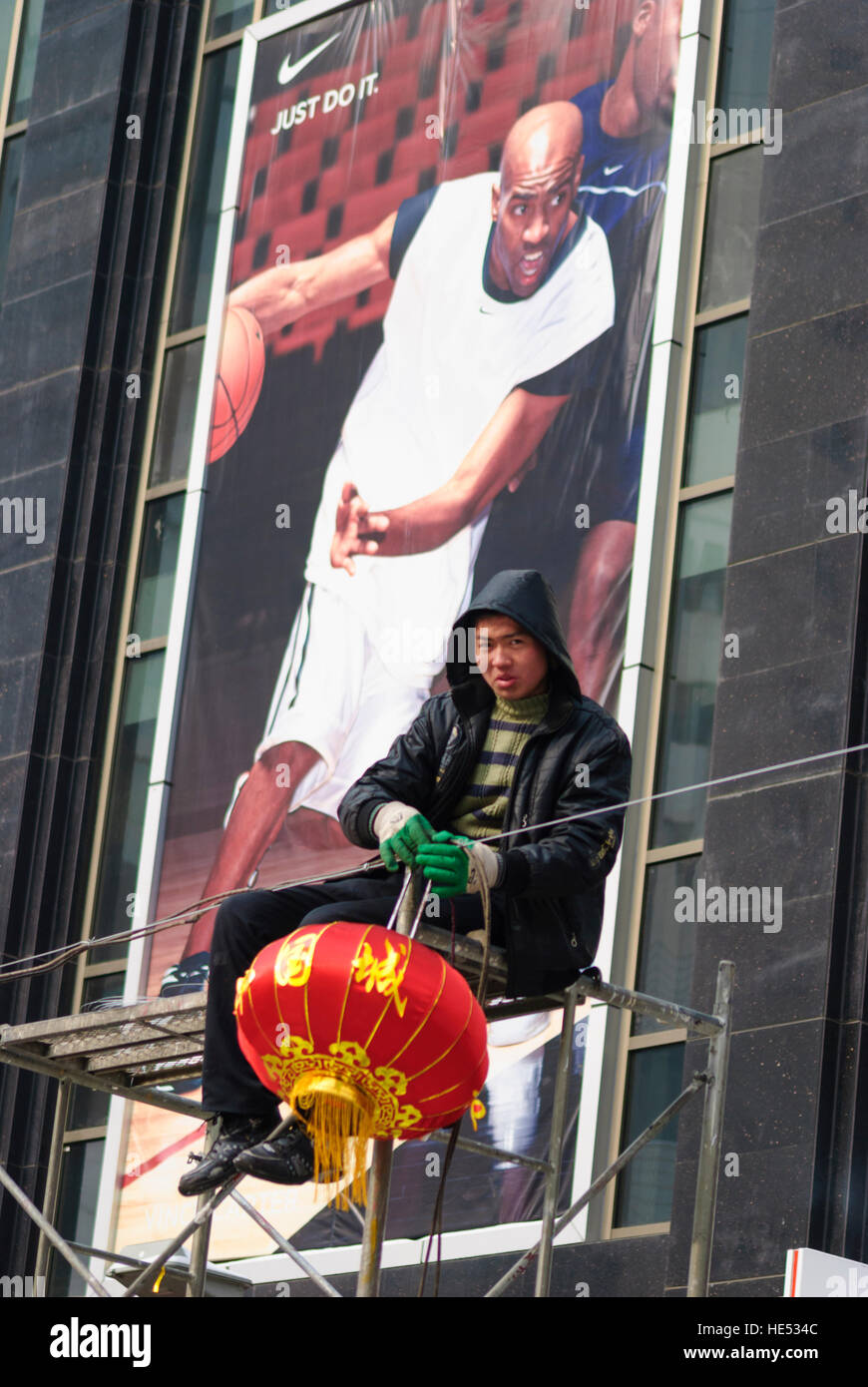 Preparare le decorazioni per il nuovo anno festival Foto Stock