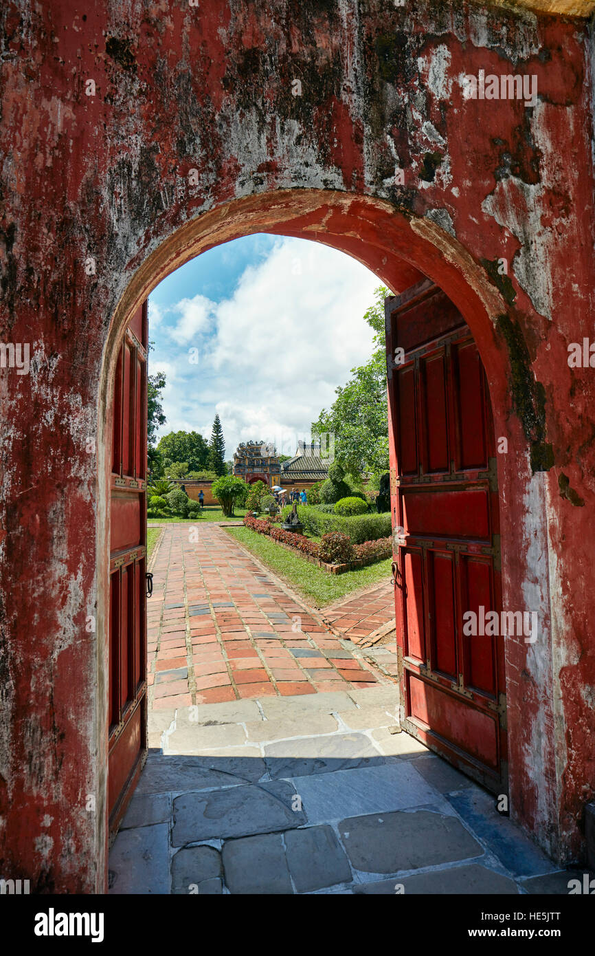 Cancello di ingresso alla appeso al Mieu Tempio. Città Imperiale (Cittadella), tonalità, Vietnam. Foto Stock