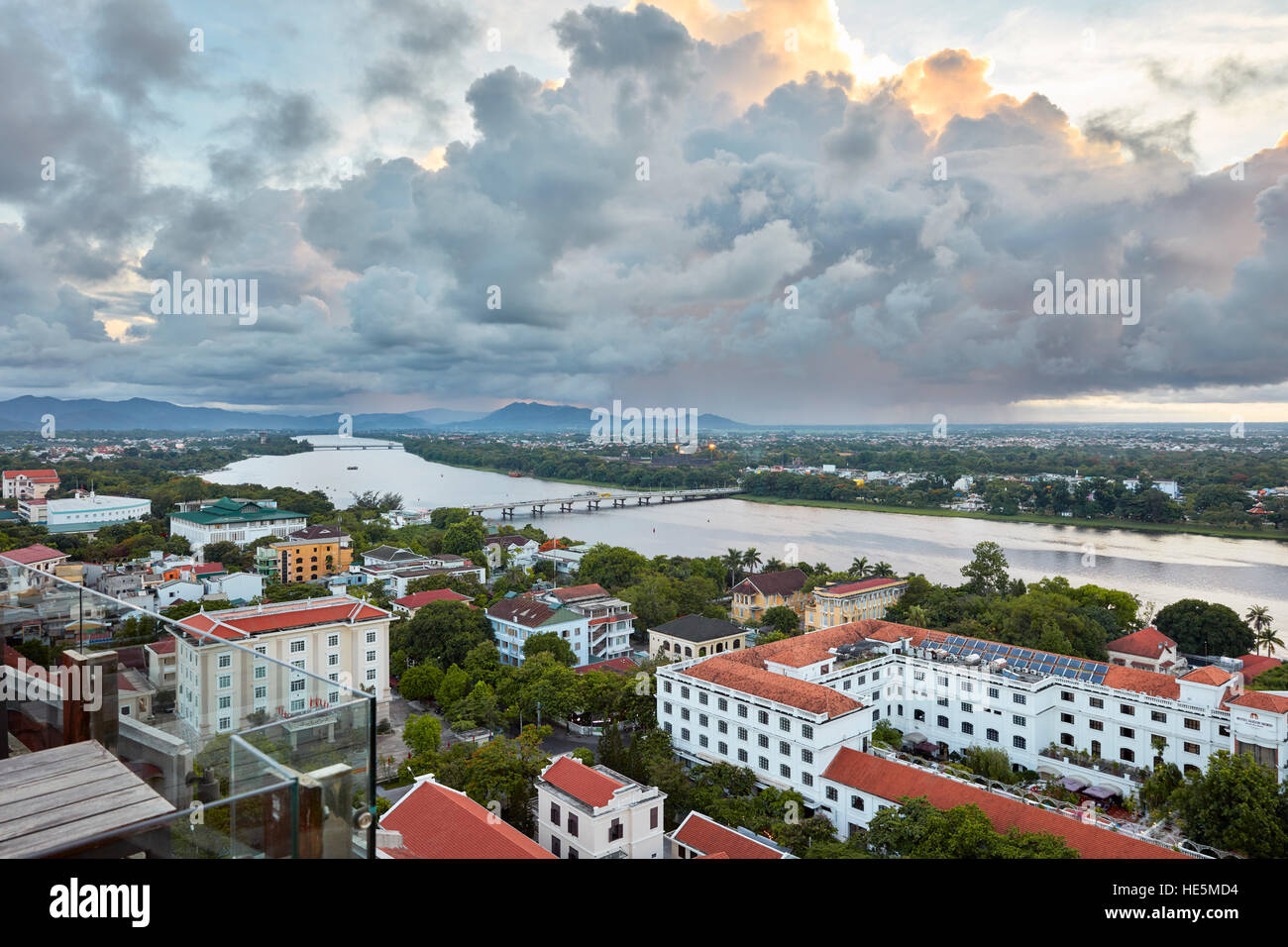 Elevata la vista della citta'. Tinta, Vietnam. Foto Stock