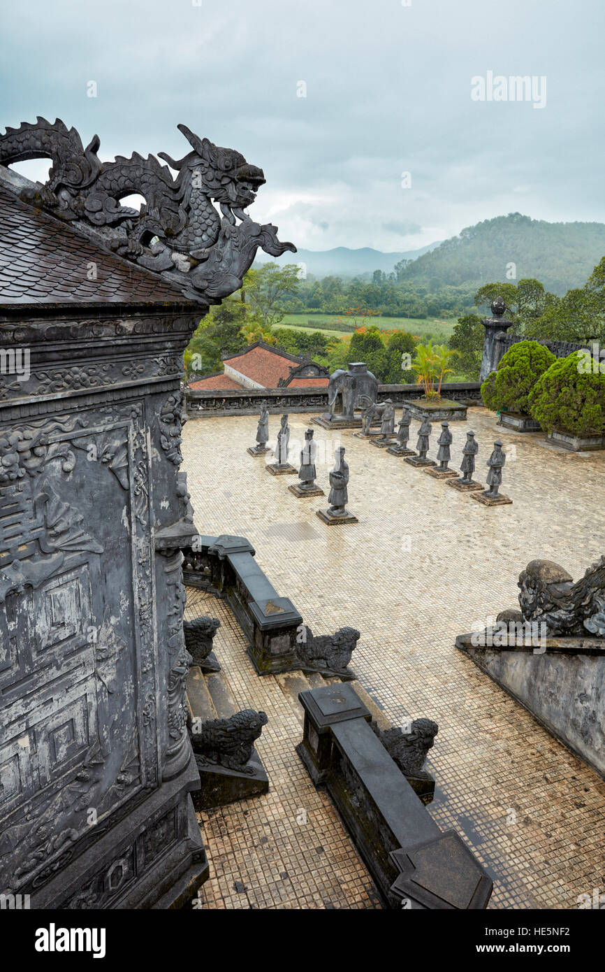 Vista in elevazione della formula di saluto corte presso la tomba di Khai Dinh (Ung tomba). Tinta, Vietnam. Foto Stock