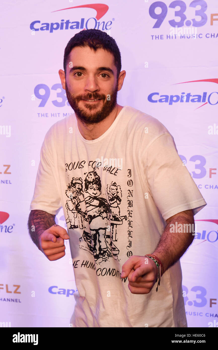 Tampa, Florida, Stati Uniti d'America. Xvii Dec, 2016. Jon Bellion sul tappeto rosso al 93.3FLZ's iHeart Radio Jingle Ball a Amalie Arena a Tampa, FL su Dec 17, 2016 Credito: la foto di accesso/Alamy Live News Foto Stock