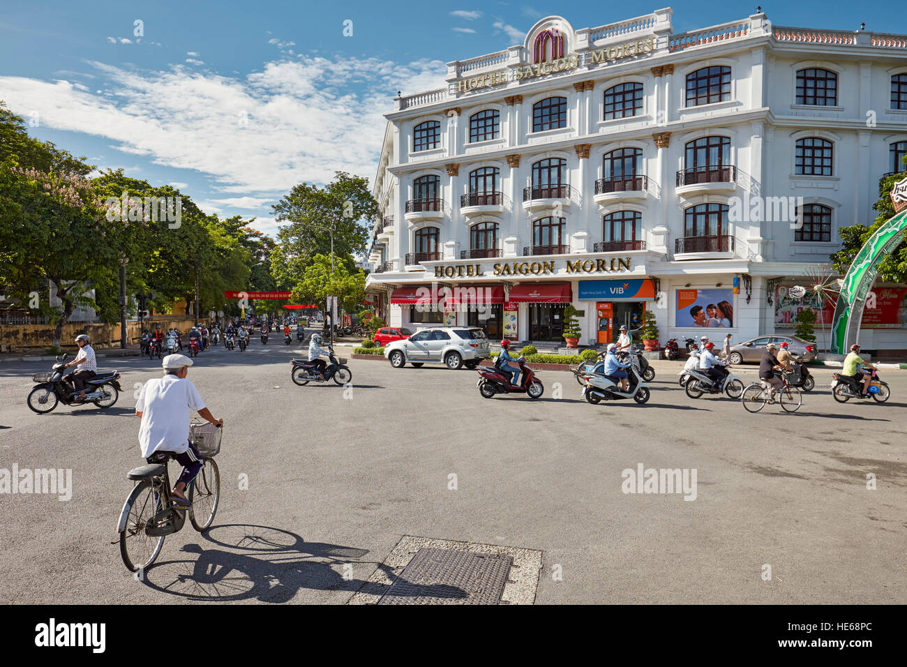 Il traffico della strada a Saigon Morin Hotel. Tinta, Vietnam. Foto Stock
