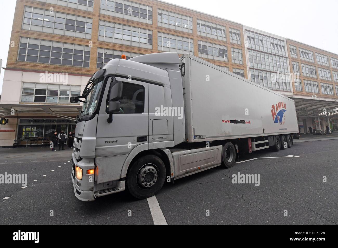 Il 'Persone' convoglio contenente aiuti lascia il Chelsea e Westminster Hospital di Londra per la Siria. Foto Stock