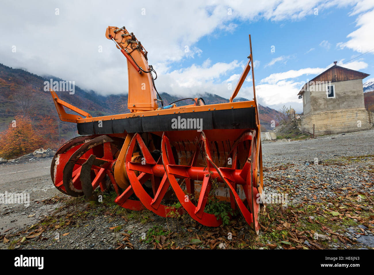 Lo spalaneve. Timone a pulire la strada dalla neve. Foto Stock