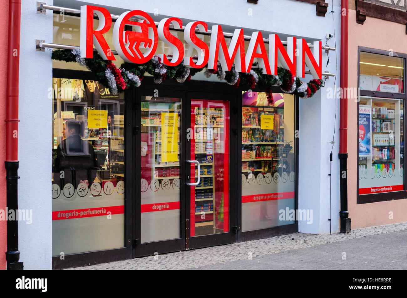 Entrata a un Rossmann store, la seconda più grande catena di farmacia in Germania, con negozi in Europa Foto Stock
