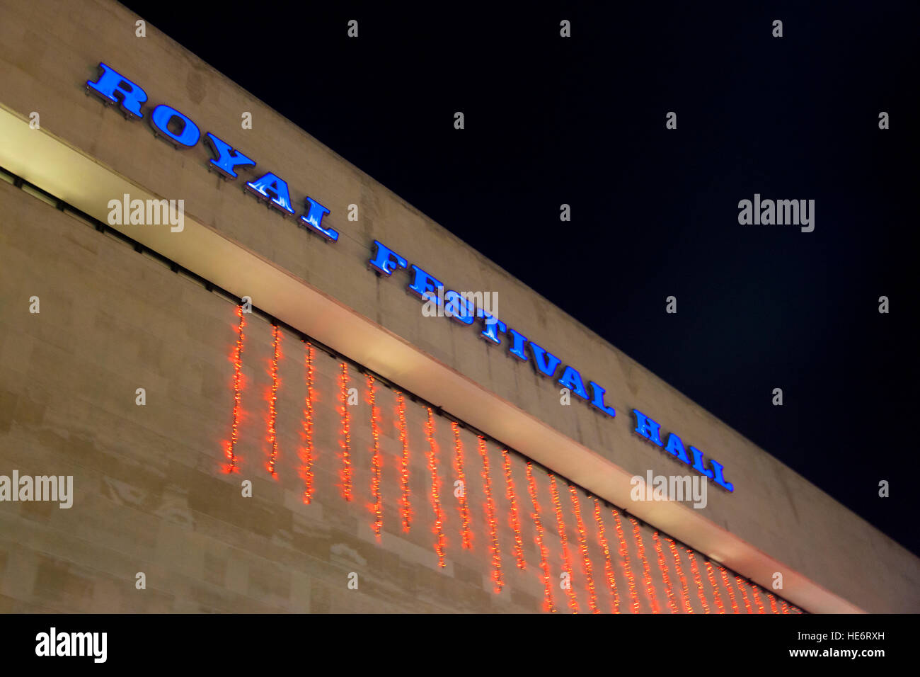 Royal Festival Hall, Southbank, Londra, Regno Unito. Di notte Foto Stock