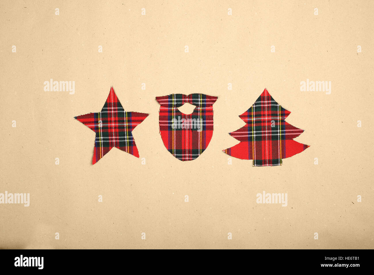 Tanga decorazioni di Natale fatti a mano controllati forma tessuto su carta Foto Stock