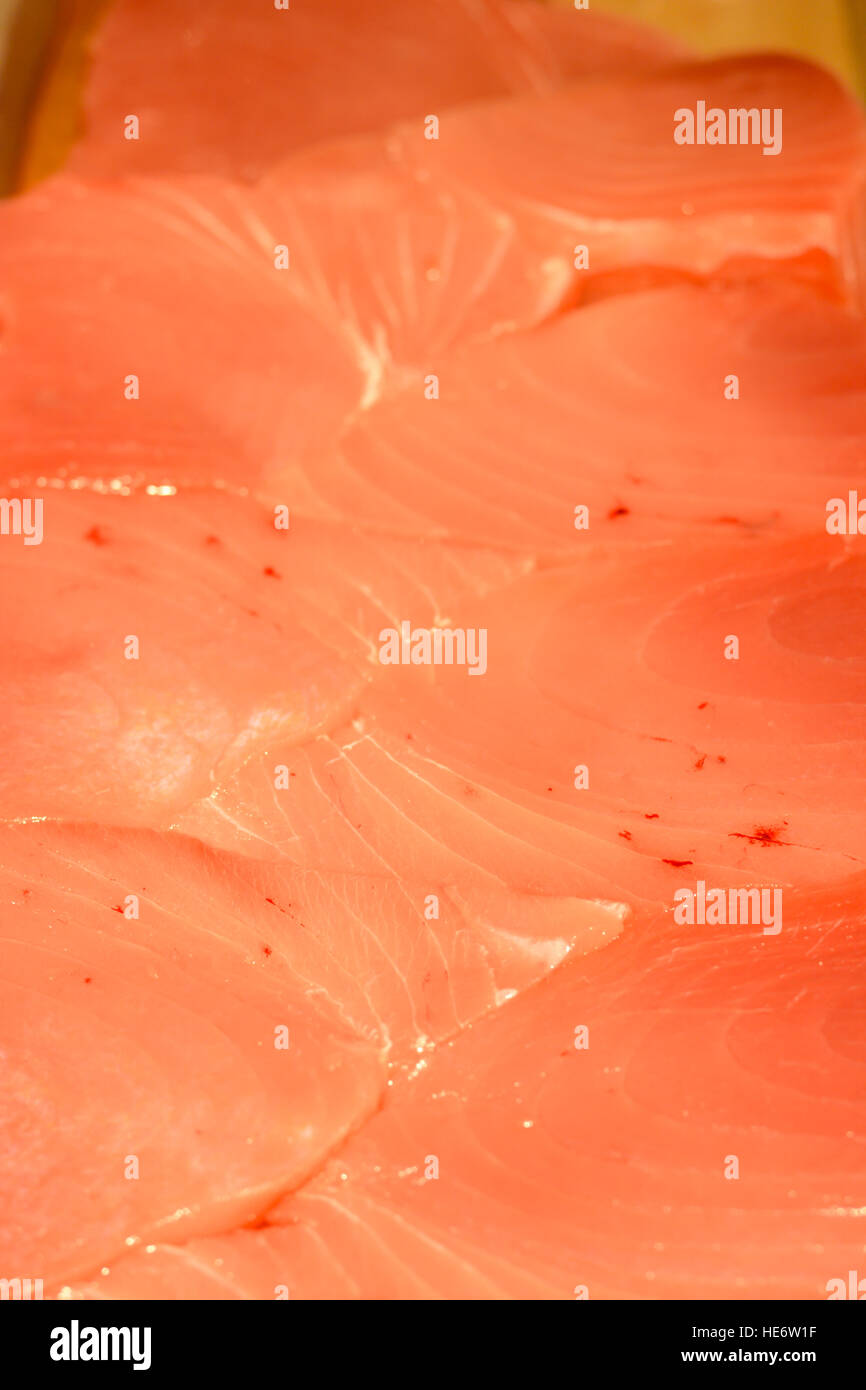 Materie Rosa filetto di salmone spezzettato a mercato del pesce Foto Stock