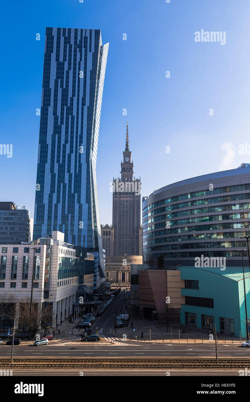 Palazzo della Cultura e della scienza e l'edificio alto. Varsavia. Polonia Foto Stock