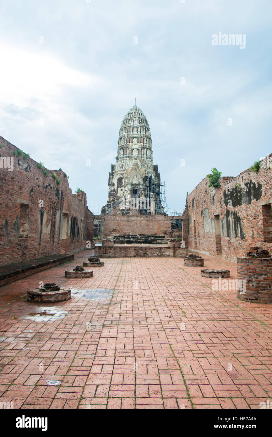 Tra le rovine di Ayutthaya antico regno della Tailandia Foto Stock